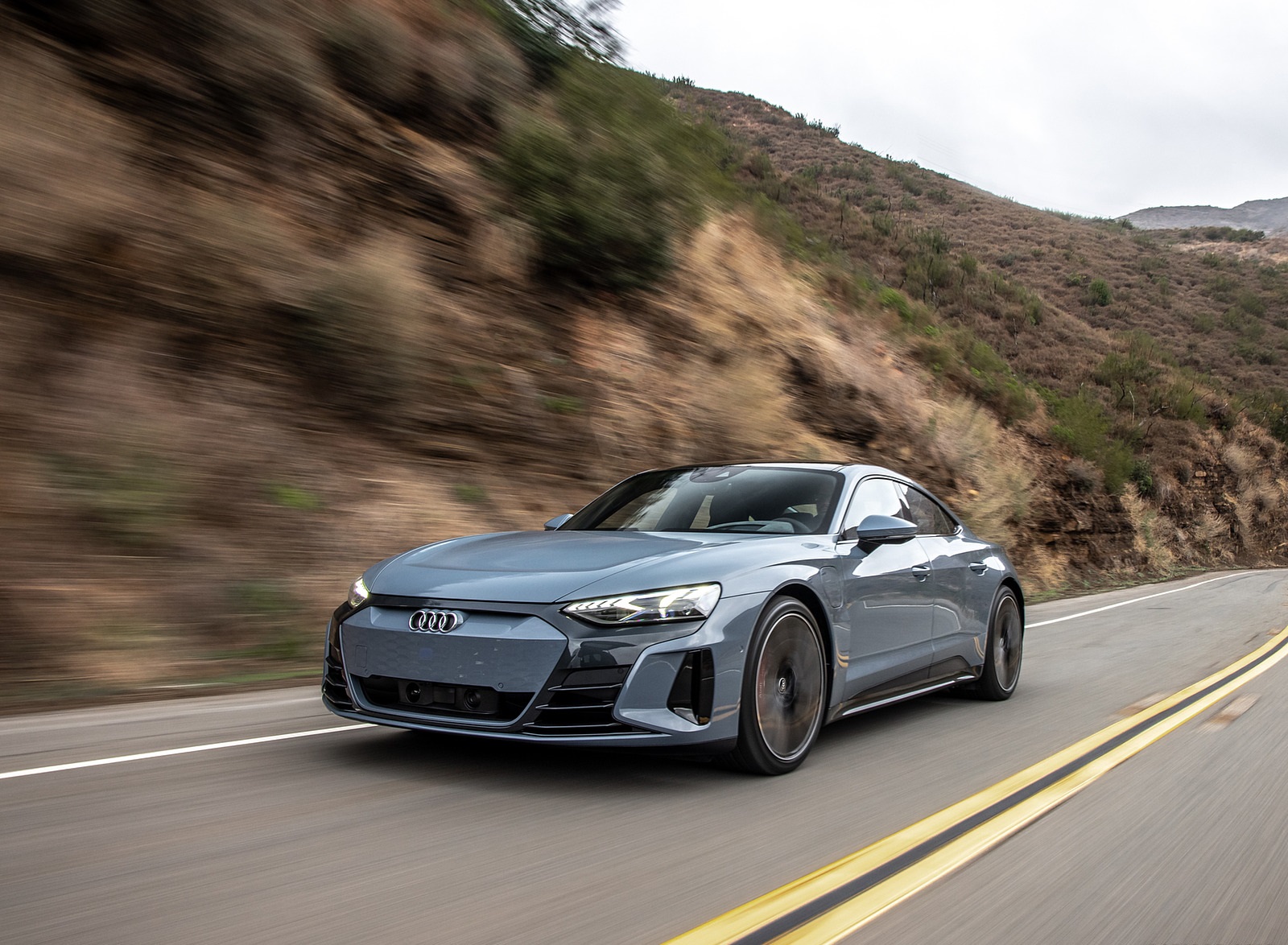 2022 Audi e-tron GT quattro Front Three-Quarter Wallpapers  (3)