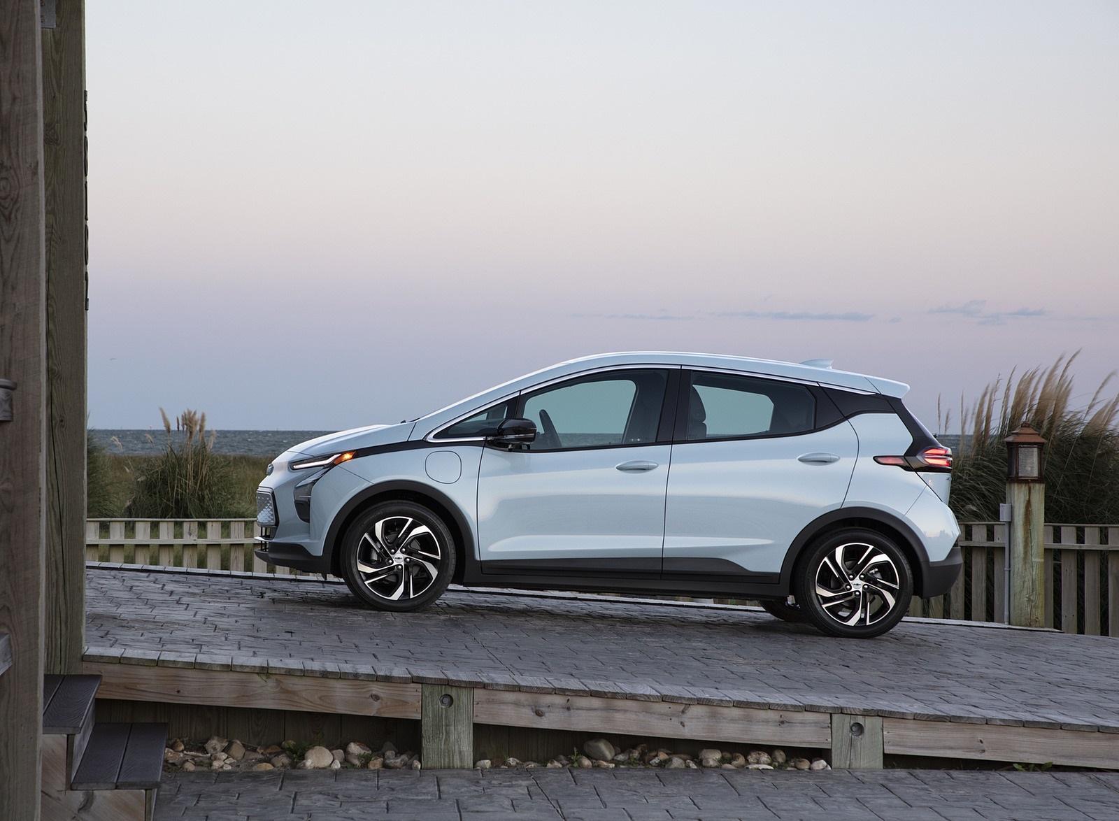 2022 Chevrolet Bolt EV Side Wallpapers  (9)