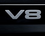 2022 Land Rover Defender V8 110 Badge Wallpapers 150x120 (26)