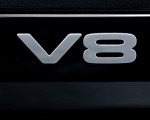 2022 Land Rover Defender V8 110 Badge Wallpapers 150x120