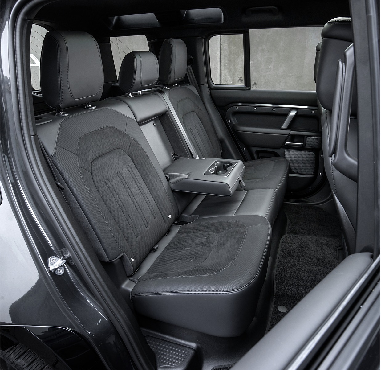 2022 Land Rover Defender V8 110 Interior Rear Seats Wallpapers #44 of 46