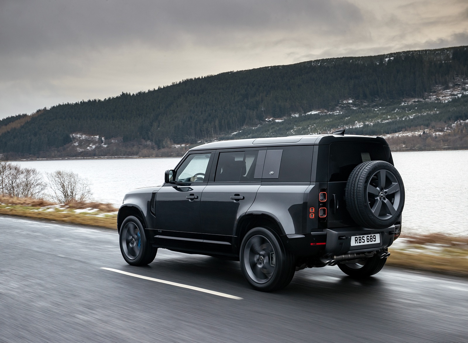 2022 Land Rover Defender V8 110 Rear Three-Quarter Wallpapers (5)