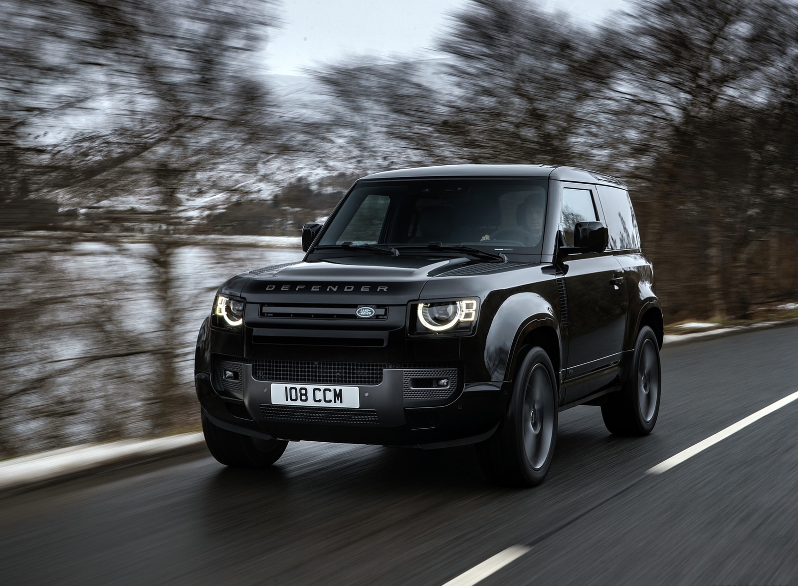 2022 Land Rover Defender V8 90 Front Three-Quarter Wallpapers  #3 of 39