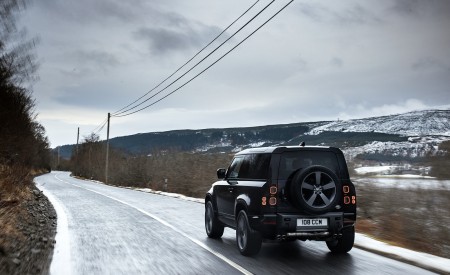 2022 Land Rover Defender V8 90 Rear Three-Quarter Wallpapers 450x275 (5)