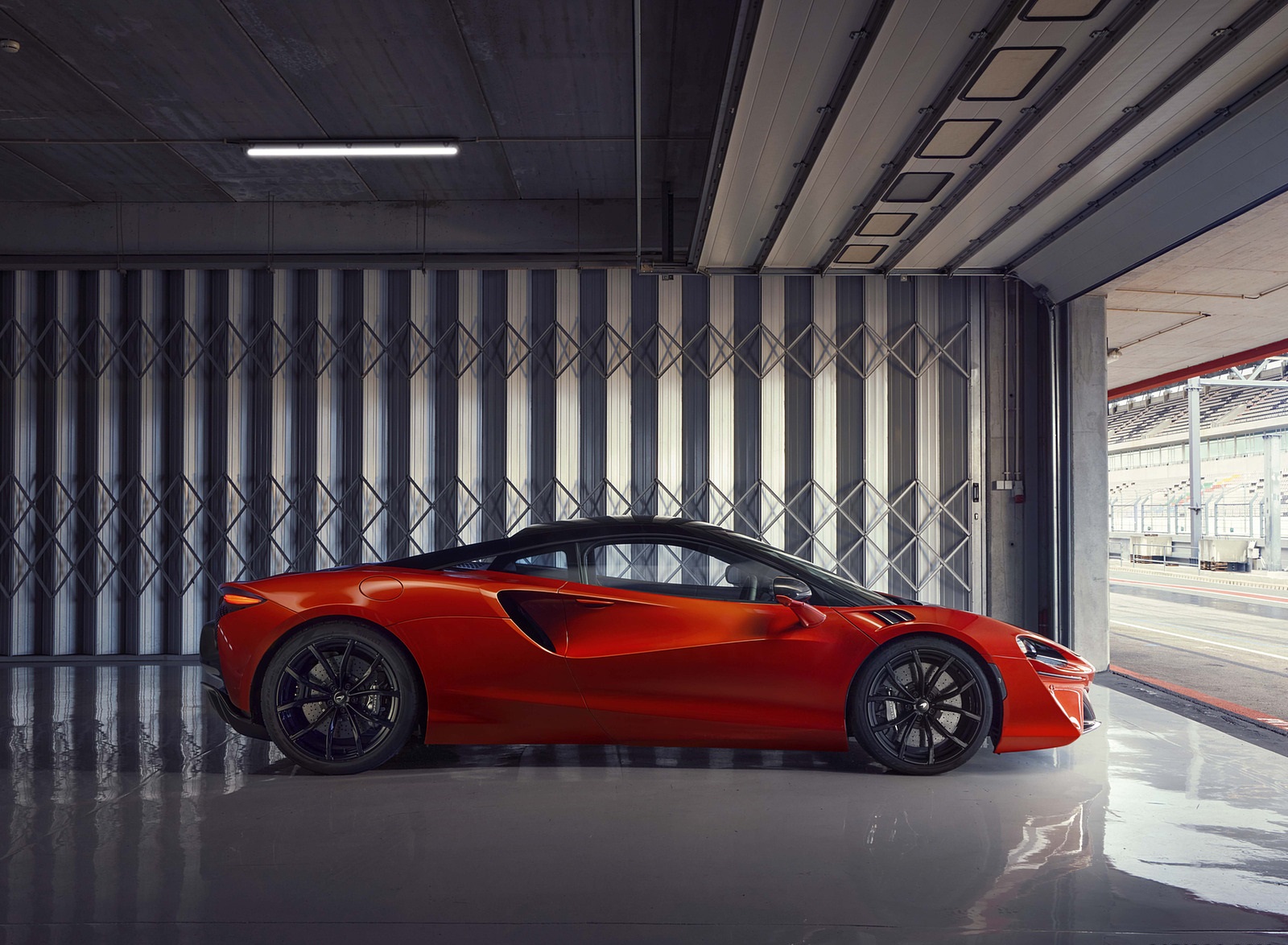 2022 McLaren Artura Side Wallpapers (10)