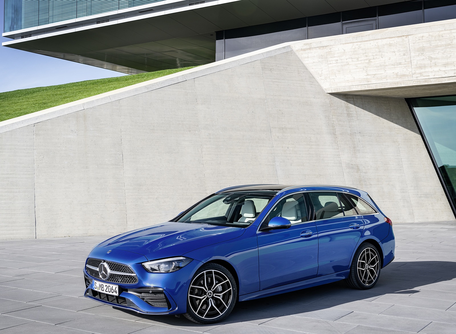 2022 Mercedes-Benz C-Class Wagon T-Model (Color: Spectral Blue) Front Three-Quarter Wallpapers #23 of 50