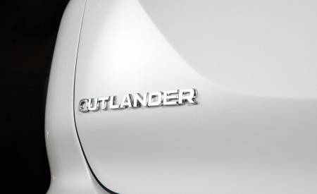 2022 Mitsubishi Outlander Badge Wallpapers 450x275 (37)