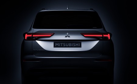 2022 Mitsubishi Outlander Rear Wallpapers 450x275 (32)