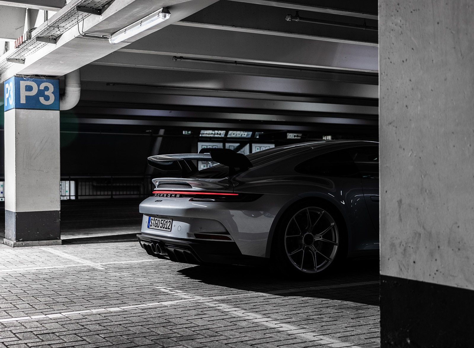 2022 Porsche 911 GT3 (Color: Dolomite Silver Metallic) Detail