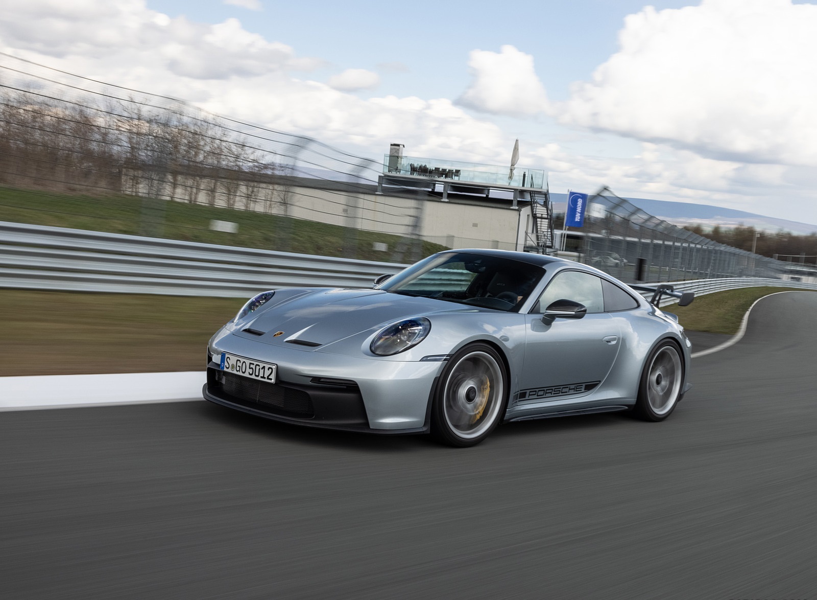 2022 Porsche 911 GT3 (Color: Dolomite Silver Metallic) Front Three-Quarter Wallpapers #207 of 247
