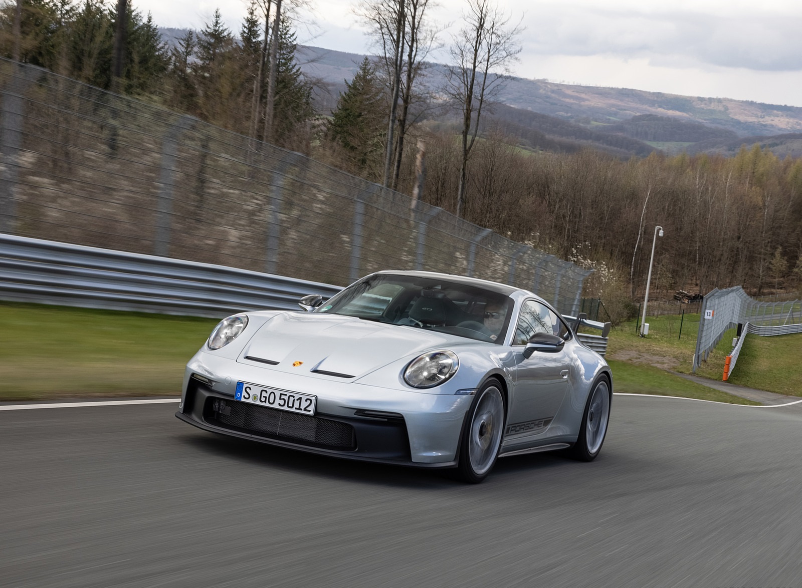 2022 Porsche 911 GT3 (Color: Dolomite Silver Metallic) Front Three-Quarter Wallpapers #195 of 247