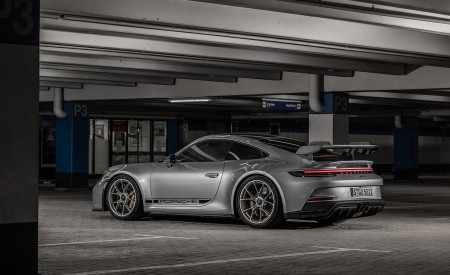 2022 Porsche 911 GT3 (Color: Dolomite Silver Metallic) Rear Three-Quarter Wallpapers 450x275 (223)