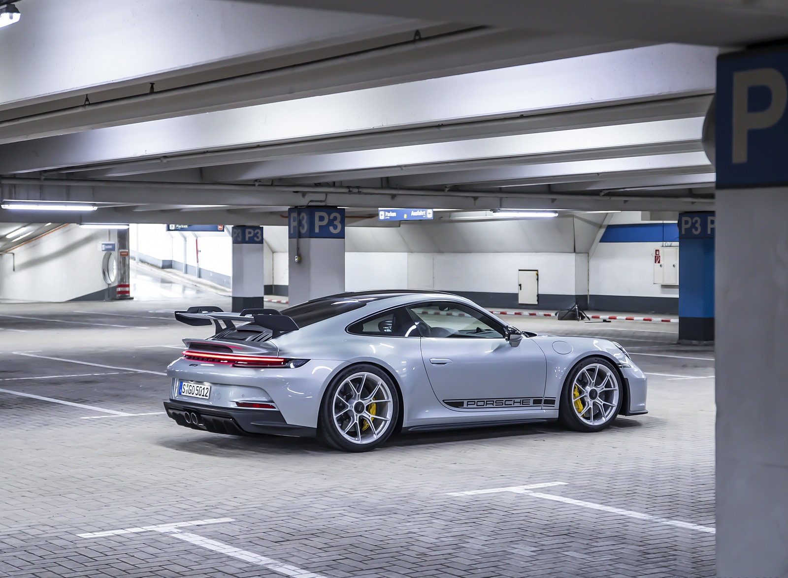 2022 Porsche 911 GT3 (Color: Dolomite Silver Metallic) Rear Three-Quarter Wallpapers #224 of 247