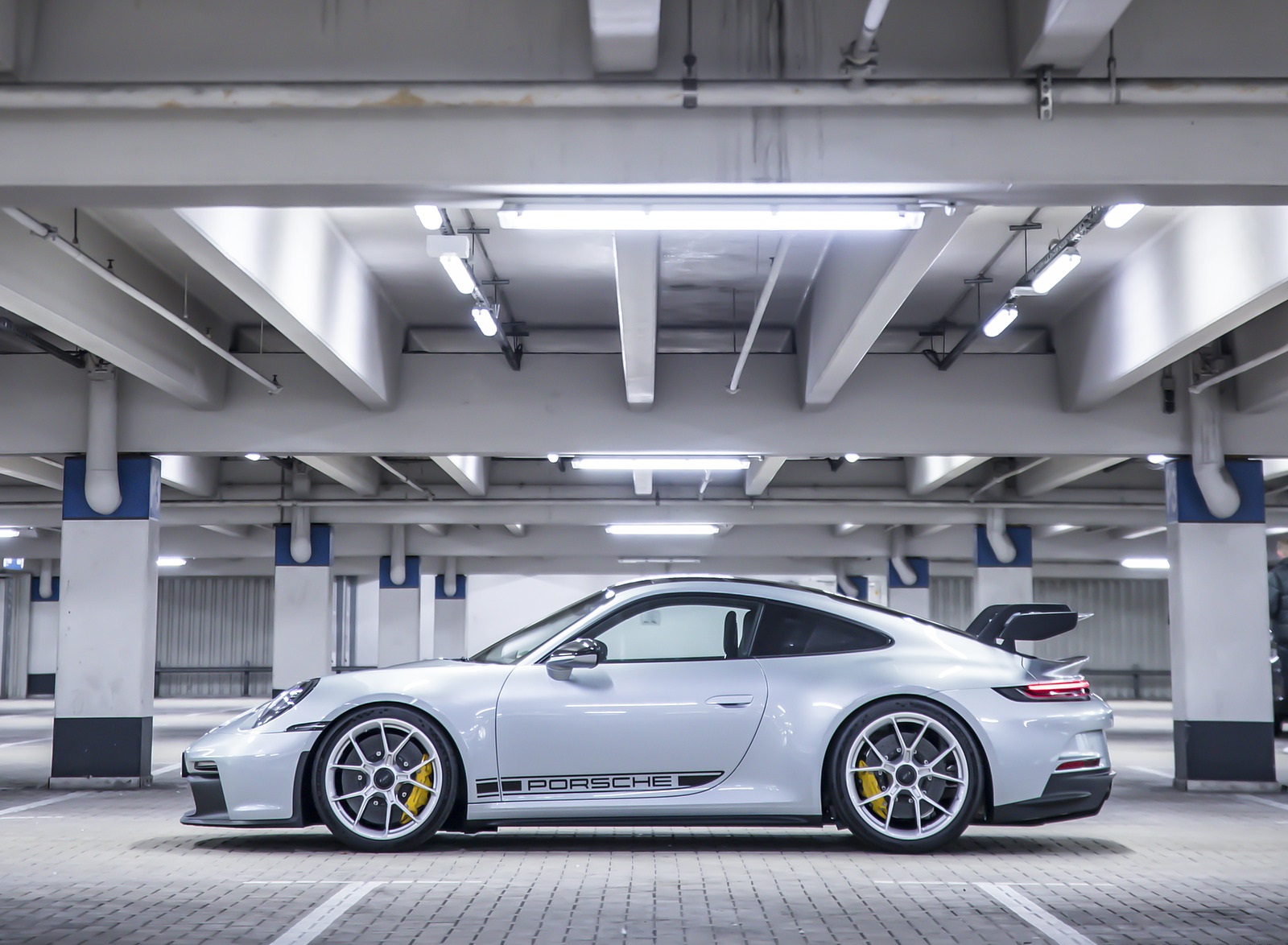 2022 Porsche 911 GT3 (Color: Dolomite Silver Metallic) Side Wallpapers #226 of 247