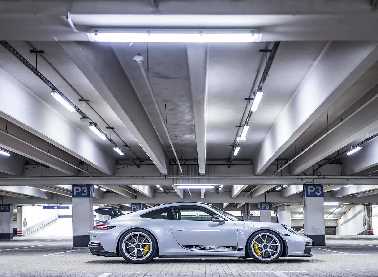 2022 Porsche 911 GT3 (Color: Dolomite Silver Metallic) Side Wallpapers #227 of 247