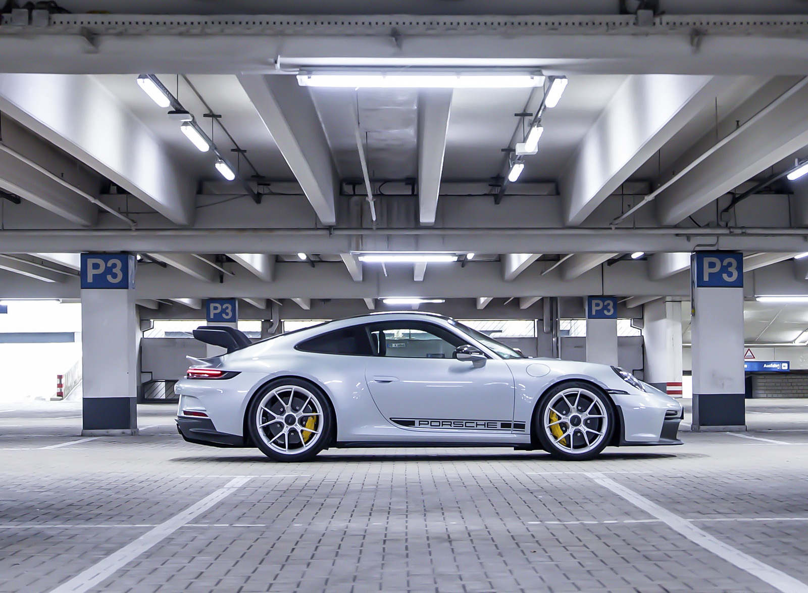 2022 Porsche 911 GT3 (Color: Dolomite Silver Metallic) Side Wallpapers #228 of 247