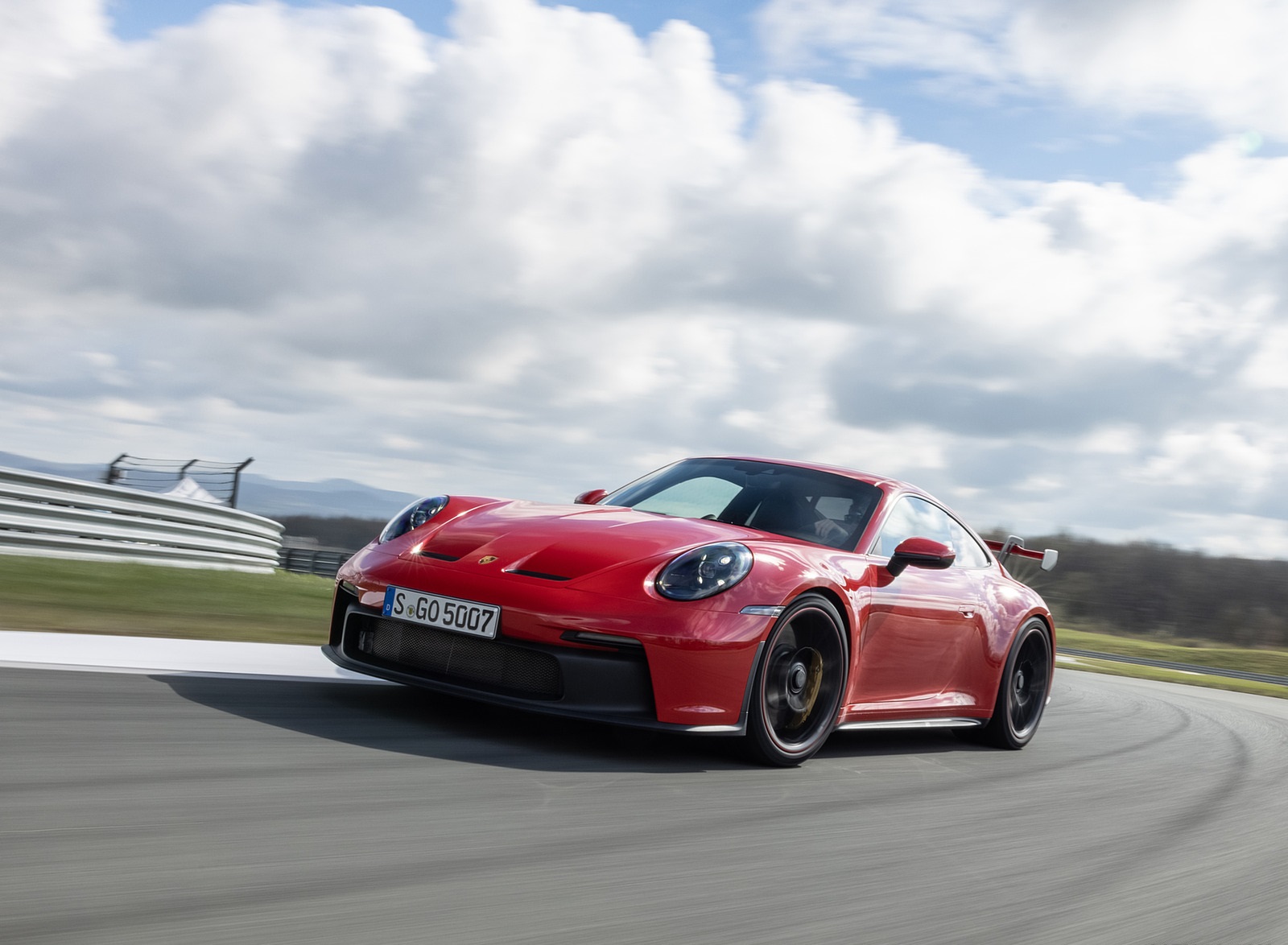 2022 Porsche 911 GT3 (Color: Guards Red) Front Three-Quarter Wallpapers #20 of 247