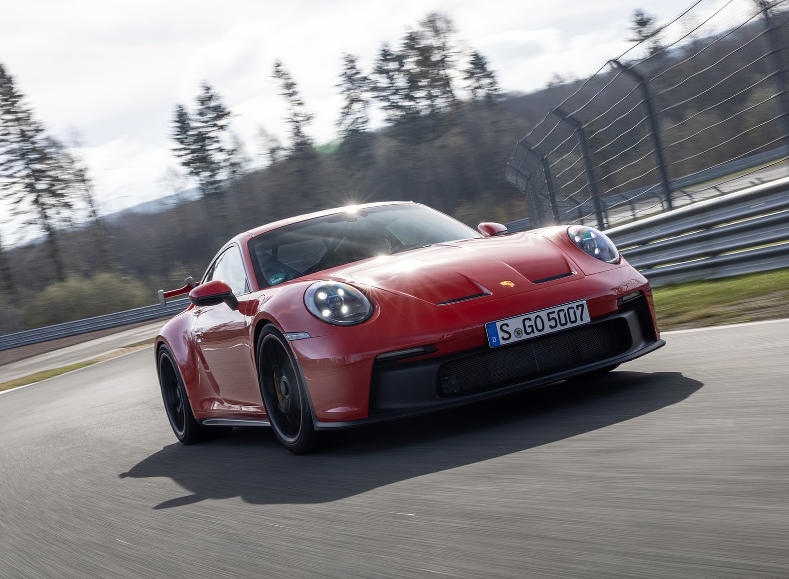 2022 Porsche 911 GT3 (Color: Guards Red) Front Three-Quarter Wallpapers (10)