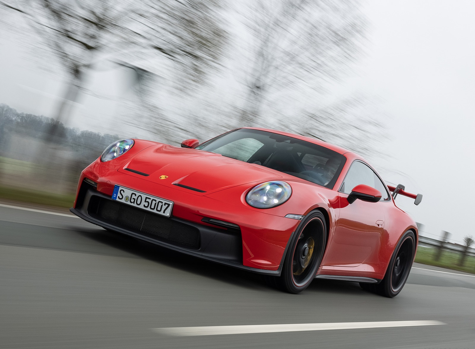 2022 Porsche 911 GT3 (Color: Guards Red) Front Three-Quarter Wallpapers (3)