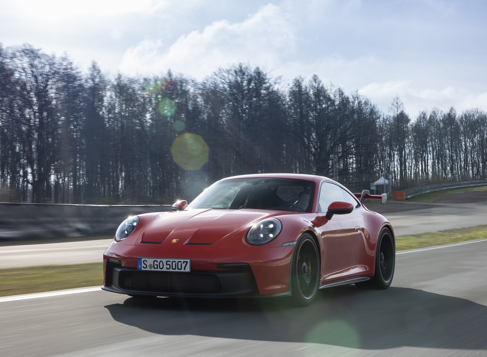 2022 Porsche 911 GT3 (Color: Guards Red) Front Three-Quarter Wallpapers #11 of 247