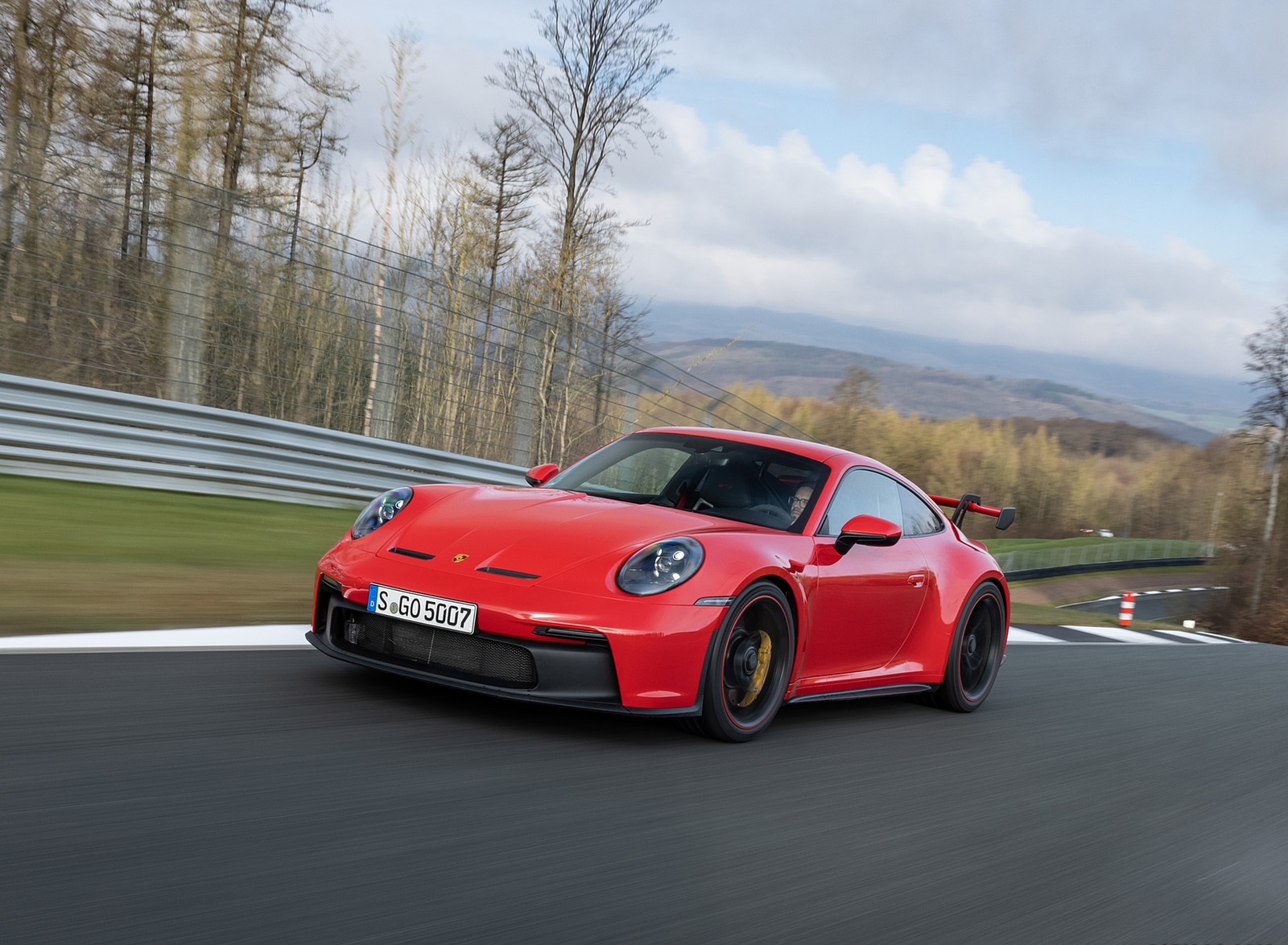 2022 Porsche 911 GT3 (Color: Guards Red) Front Three-Quarter Wallpapers #13 of 247