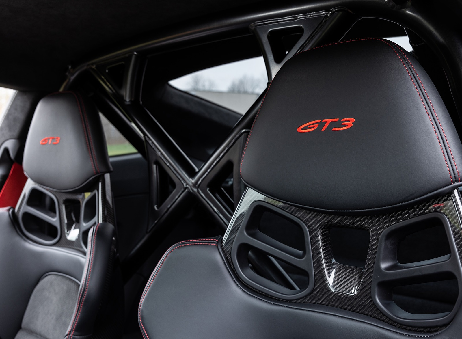 2022 Porsche 911 GT3 (Color: Guards Red) Interior Seats Wallpapers #82 of 247