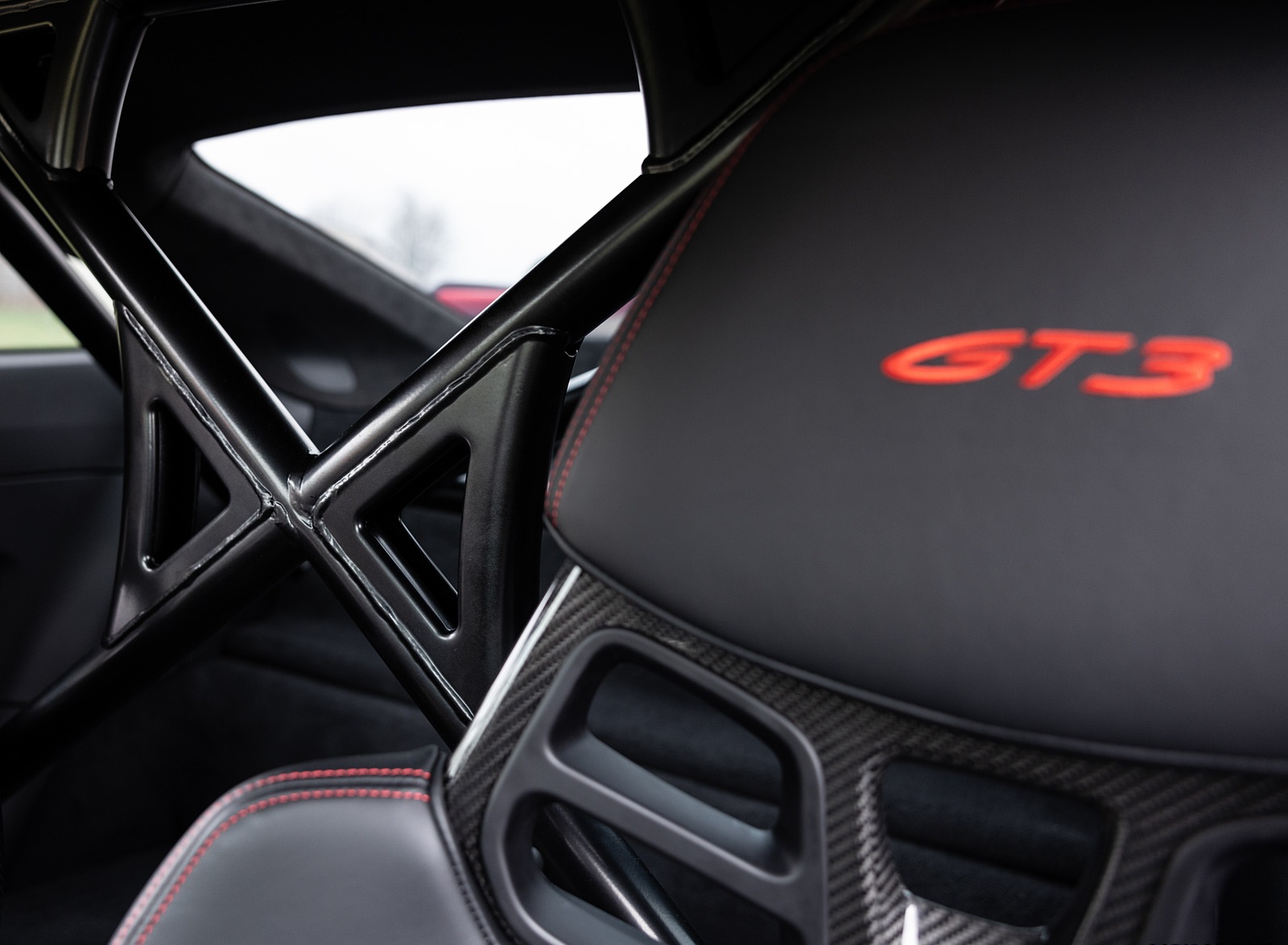 2022 Porsche 911 GT3 (Color: Guards Red) Interior Seats Wallpapers #81 of 247