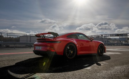 2022 Porsche 911 GT3 (Color: Guards Red) Rear Three-Quarter Wallpapers 450x275 (46)