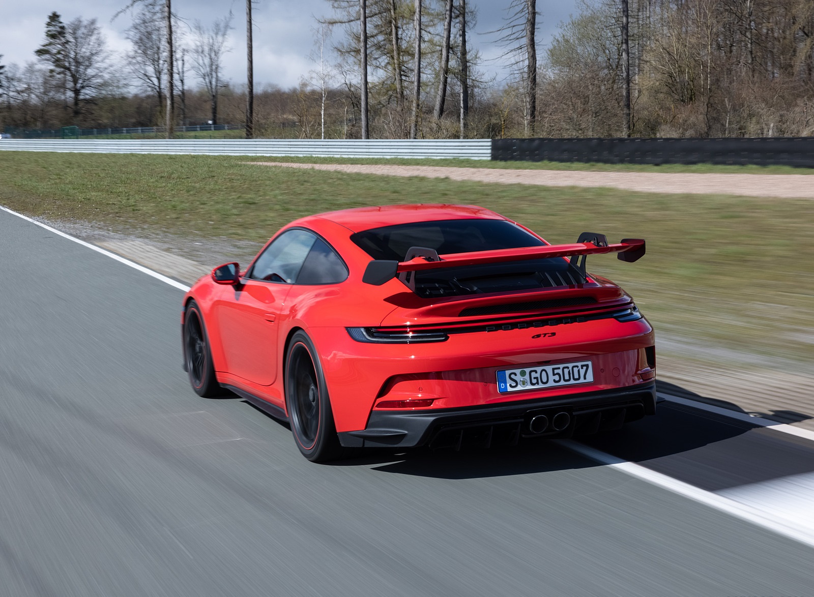 2022 Porsche 911 GT3 (Color: Guards Red) Rear Three-Quarter Wallpapers #5 of 247