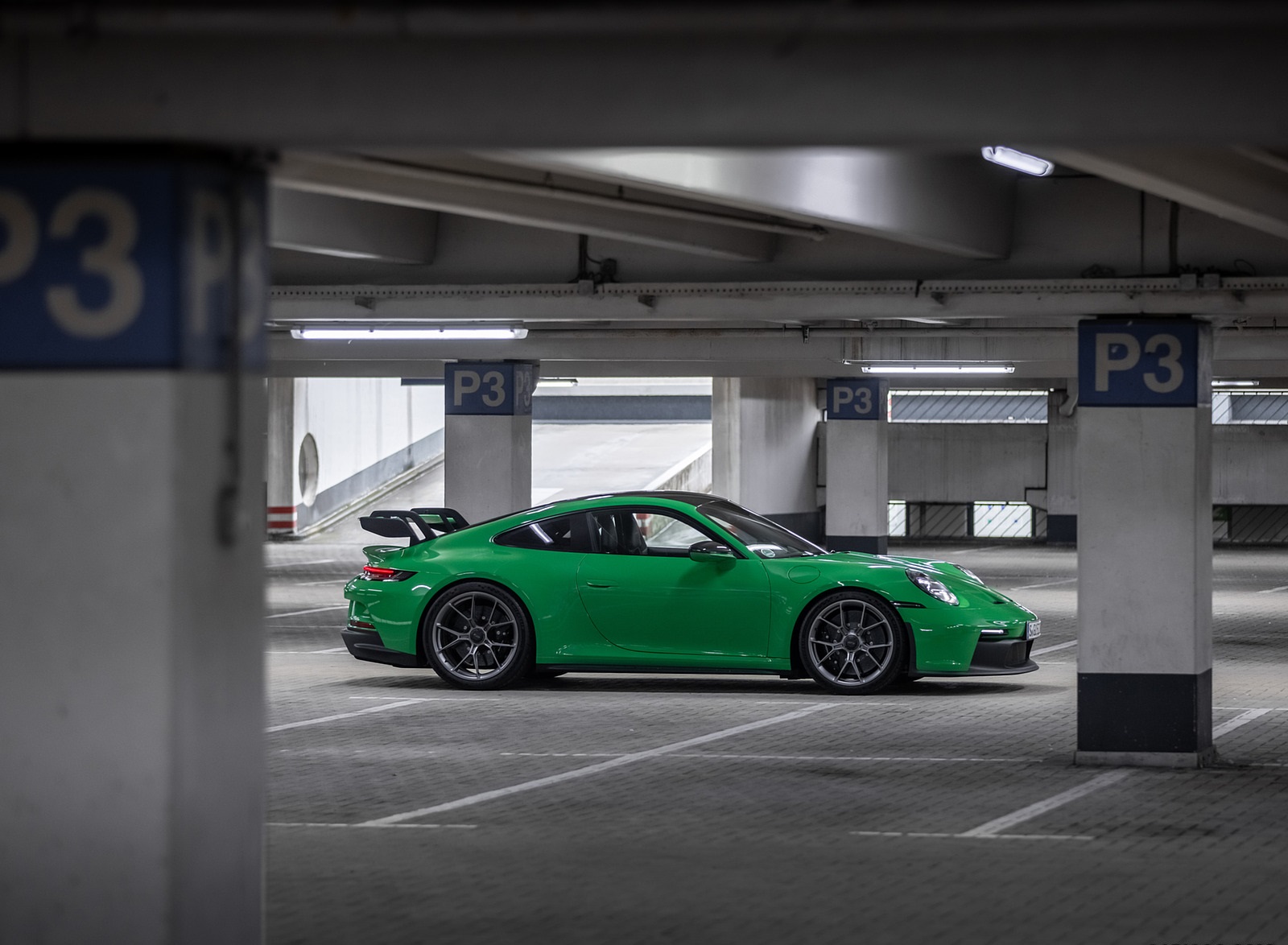 2022 Porsche 911 GT3 (Color: Python Green) Side Wallpapers  #177 of 247