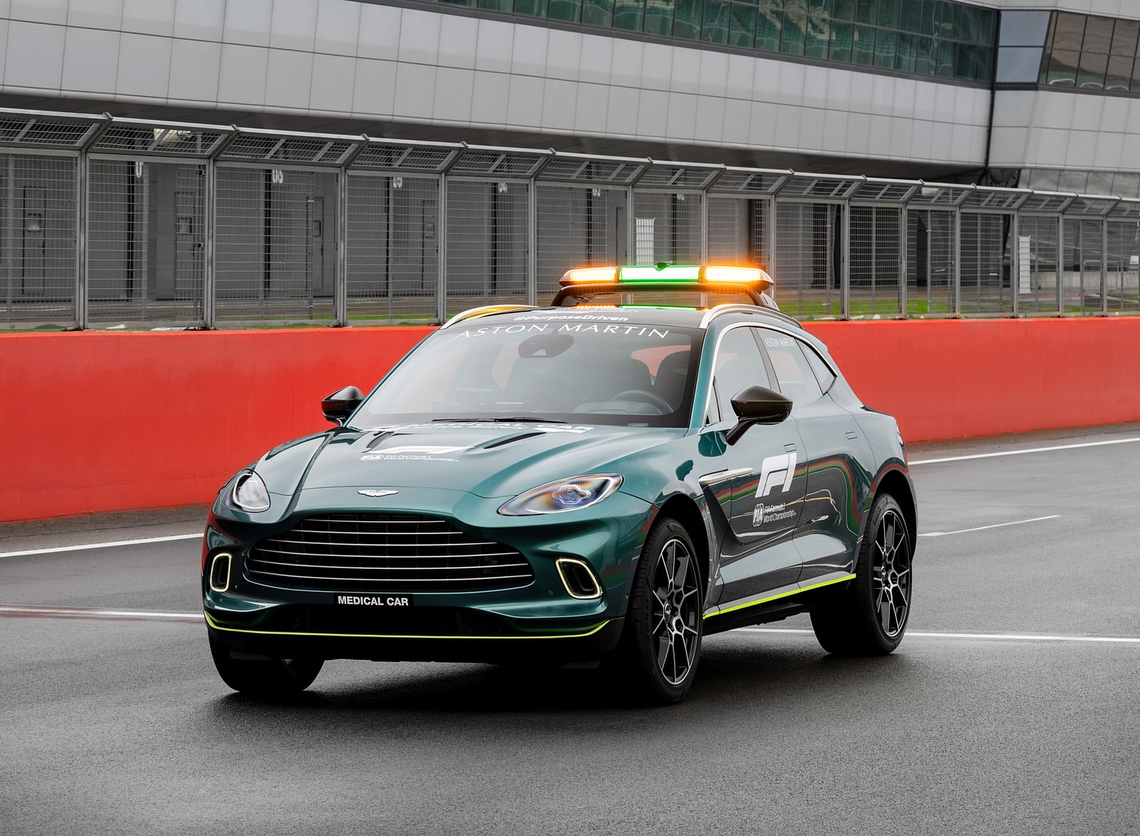 2021 Aston Martin DBX Formula 1 Medical Car Front Three-Quarter Wallpapers  (1)