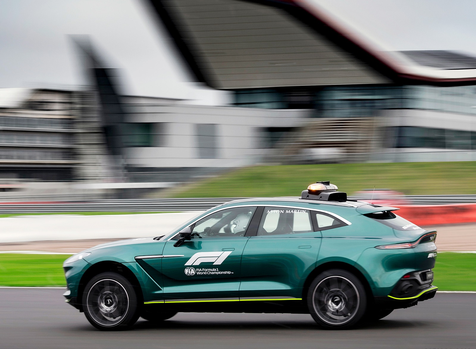 2021 Aston Martin DBX Formula 1 Medical Car Side Wallpapers (4)