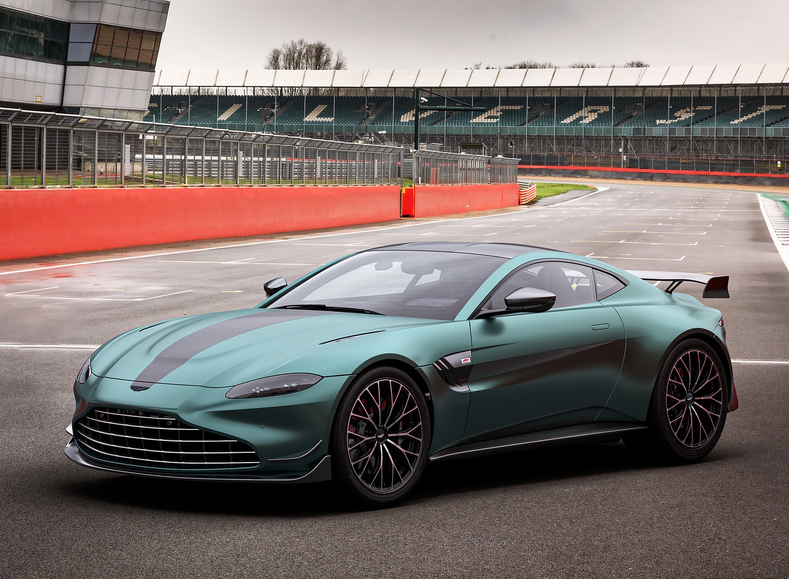 2021 Aston Martin Vantage F1 Edition Front Three-Quarter Wallpapers (1)