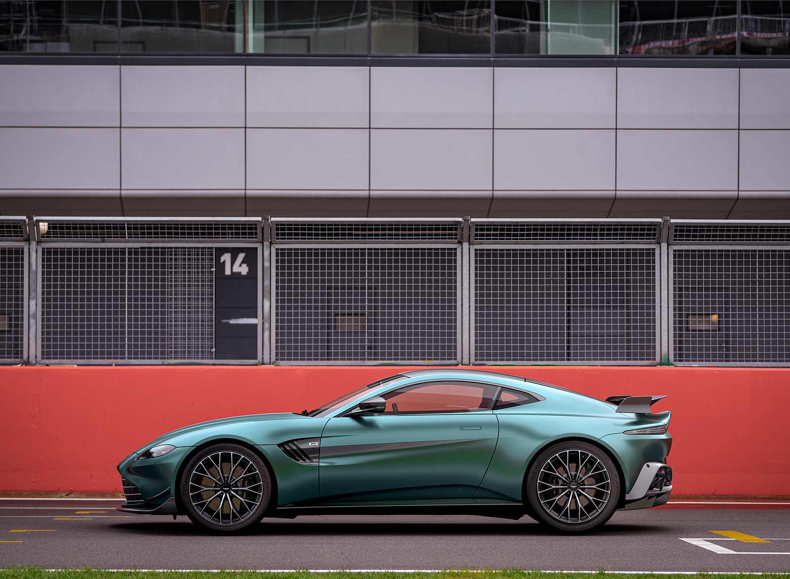 2021 Aston Martin Vantage F1 Edition Side Wallpapers #7 of 11