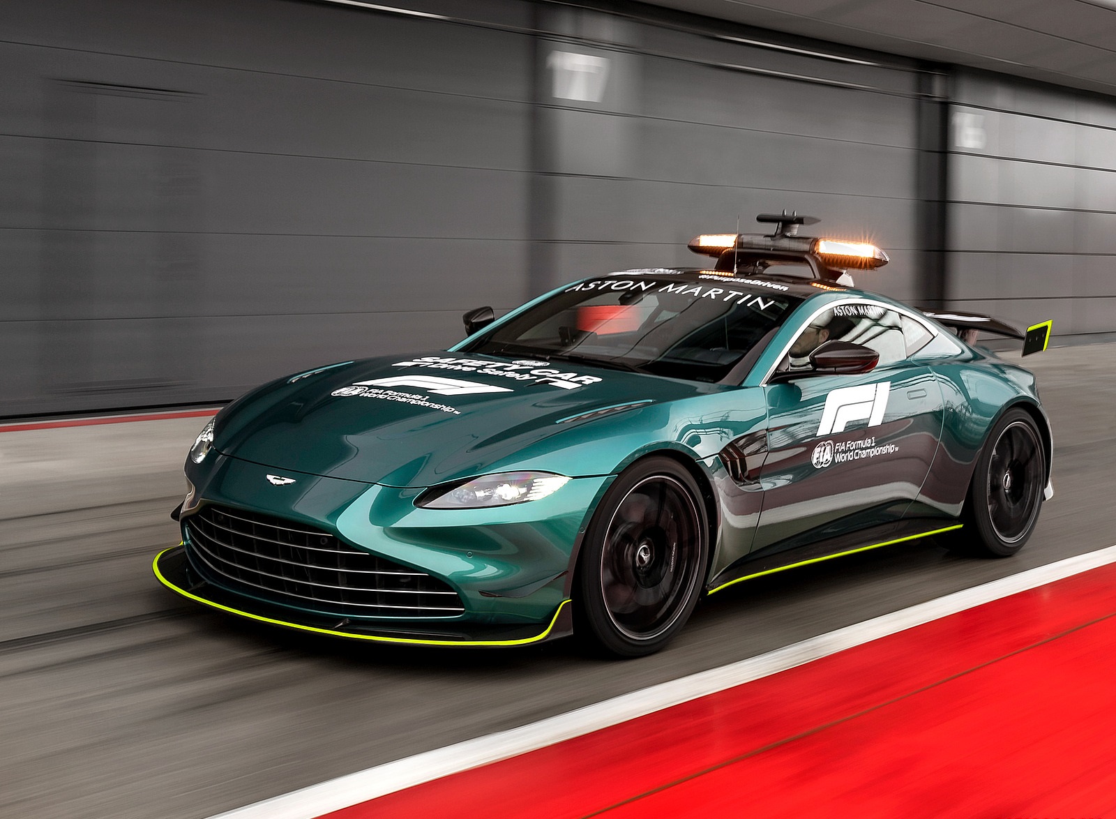 2021 Aston Martin Vantage Formula 1 Safety Car Front Three-Quarter Wallpapers (4)