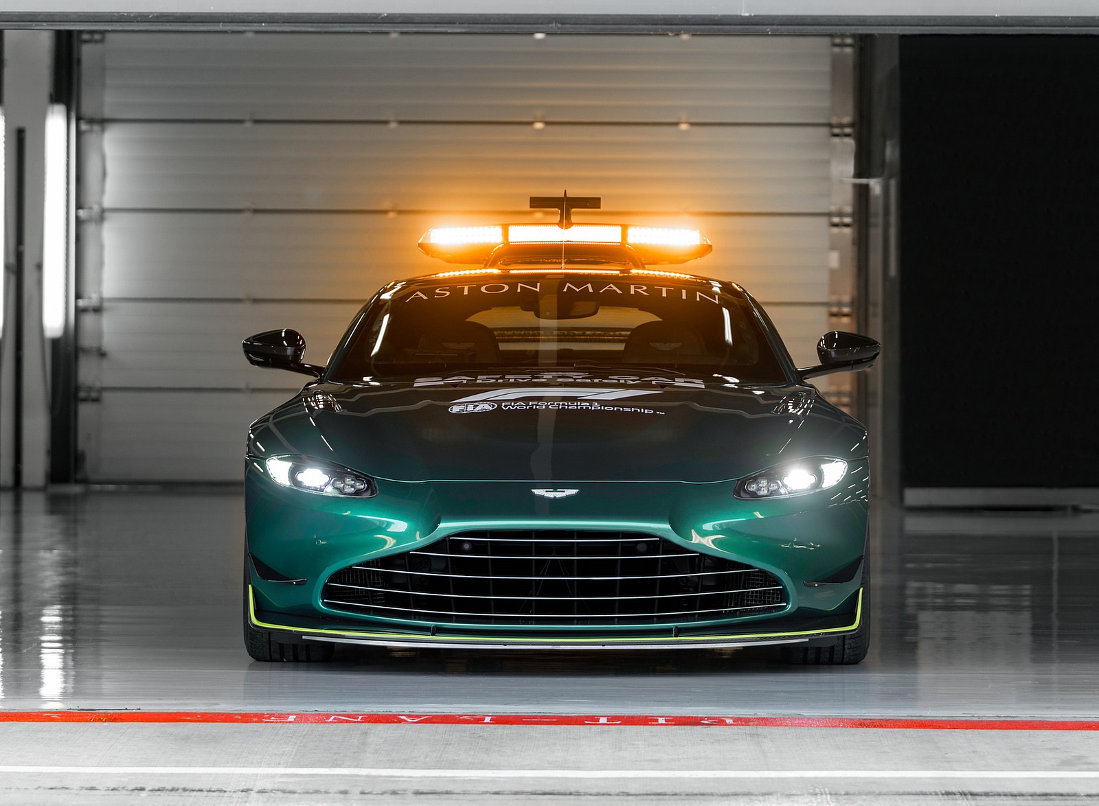 2021 Aston Martin Vantage Formula 1 Safety Car Front Wallpapers #15 of 22