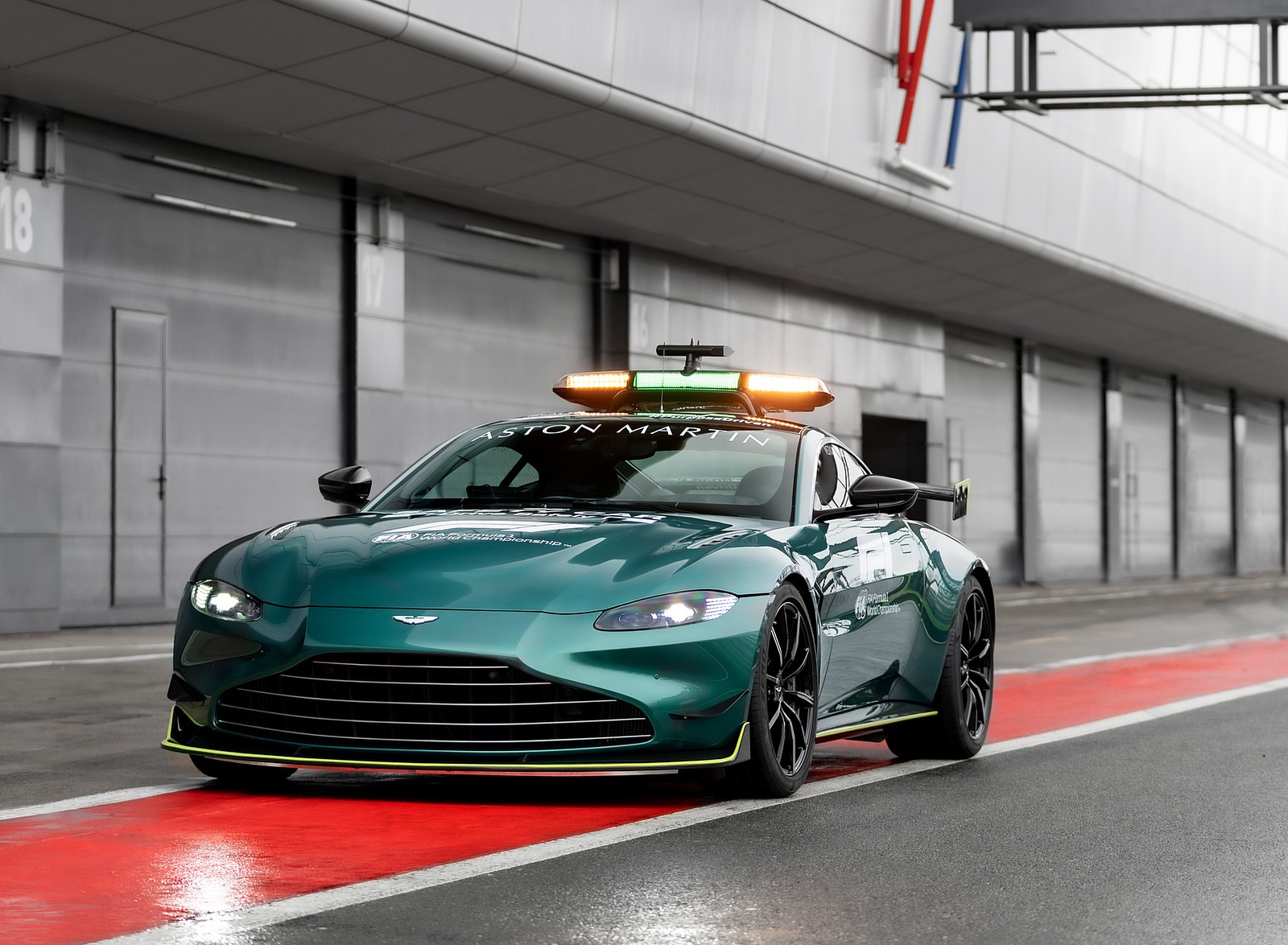 2021 Aston Martin Vantage Formula 1 Safety Car Front Wallpapers (6)