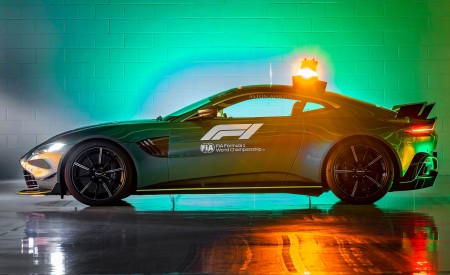 2021 Aston Martin Vantage Formula 1 Safety Car Side Wallpapers  450x275 (16)