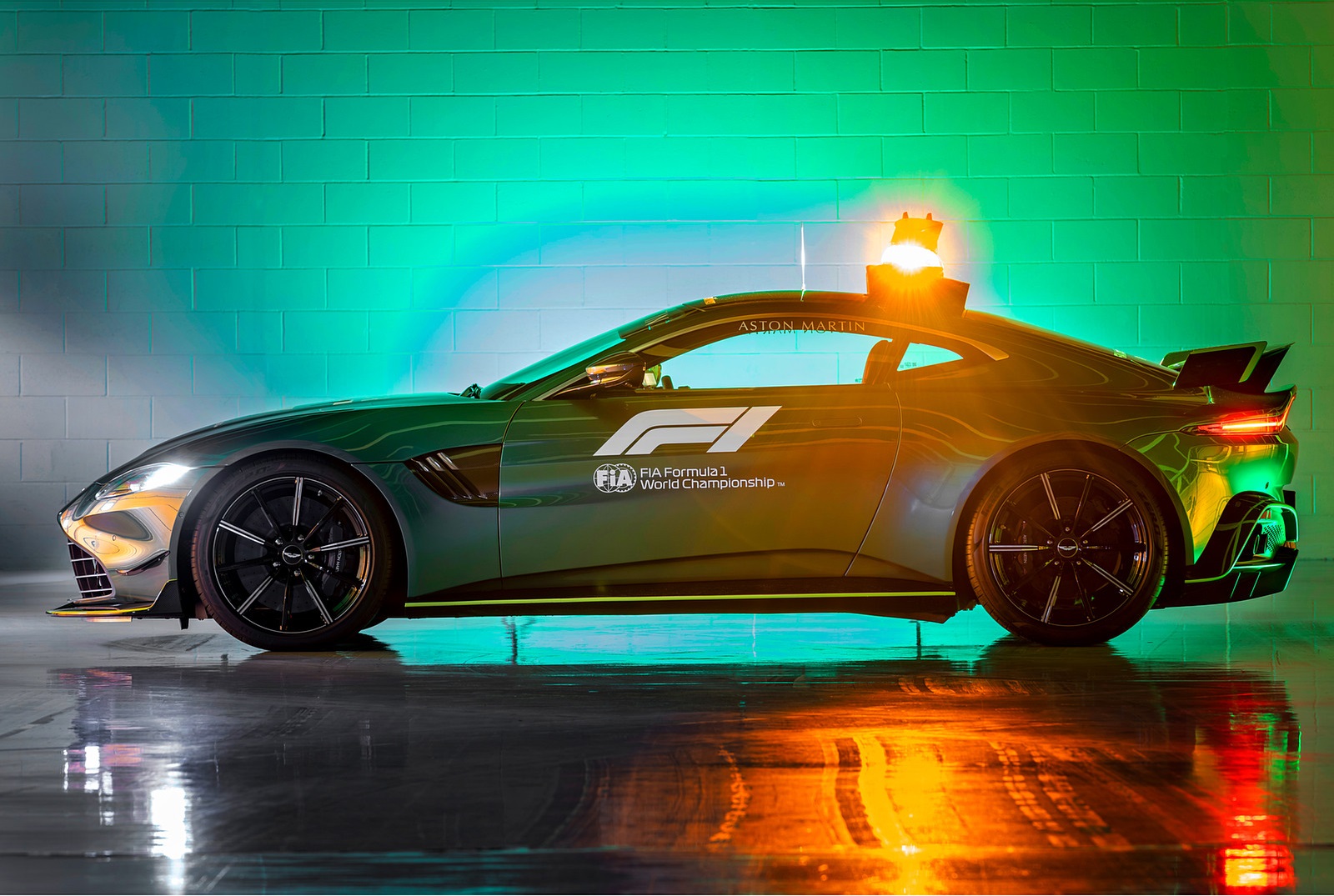 2021 Aston Martin Vantage Formula 1 Safety Car Side Wallpapers  #16 of 22