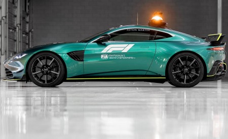 2021 Aston Martin Vantage Formula 1 Safety Car Side Wallpapers 450x275 (17)