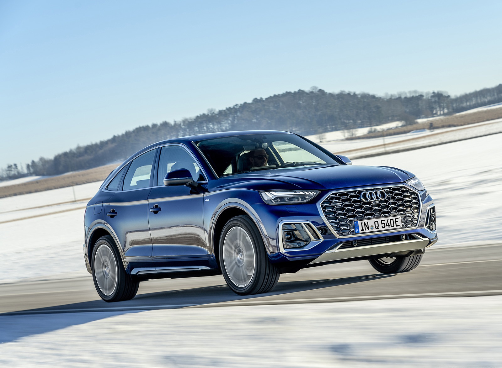 2021 Audi Q5 Sportback TFSI e (Color: Navarra Blue) Front Three-Quarter Wallpapers (1)