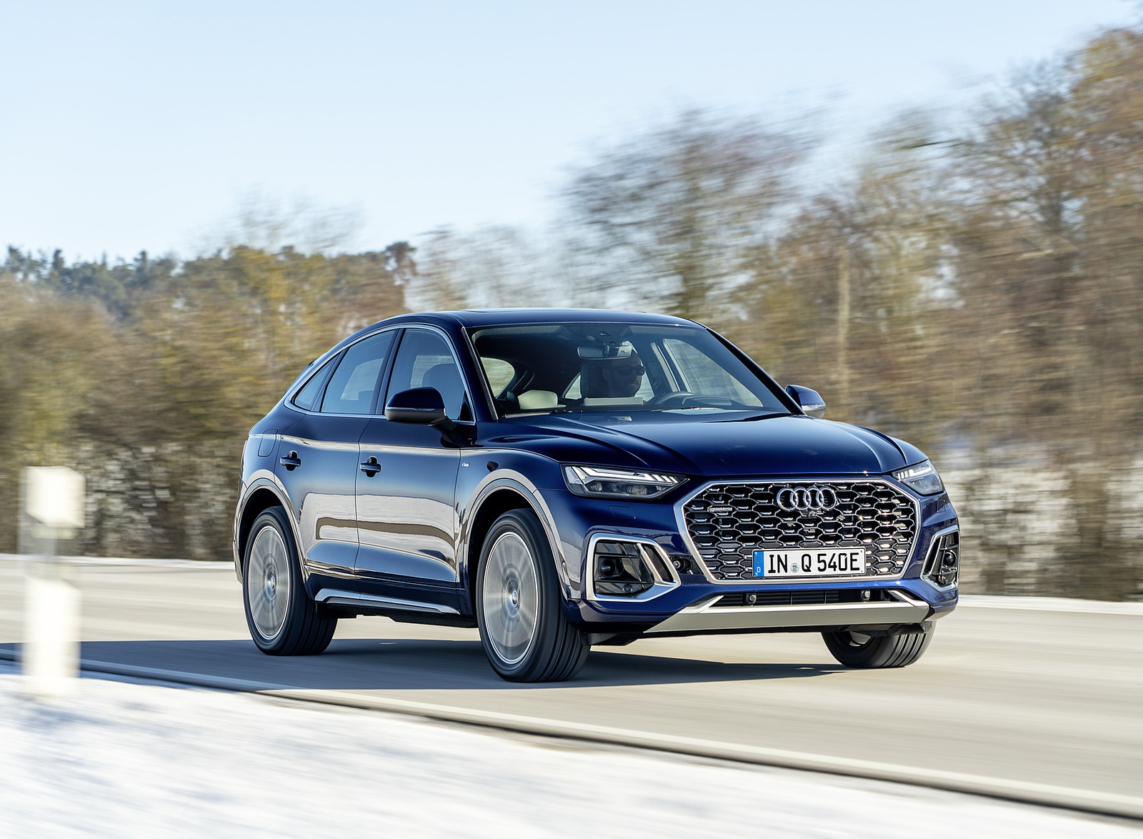 2021 Audi Q5 Sportback TFSI e (Color: Navarra Blue) Front Three-Quarter Wallpapers (2)