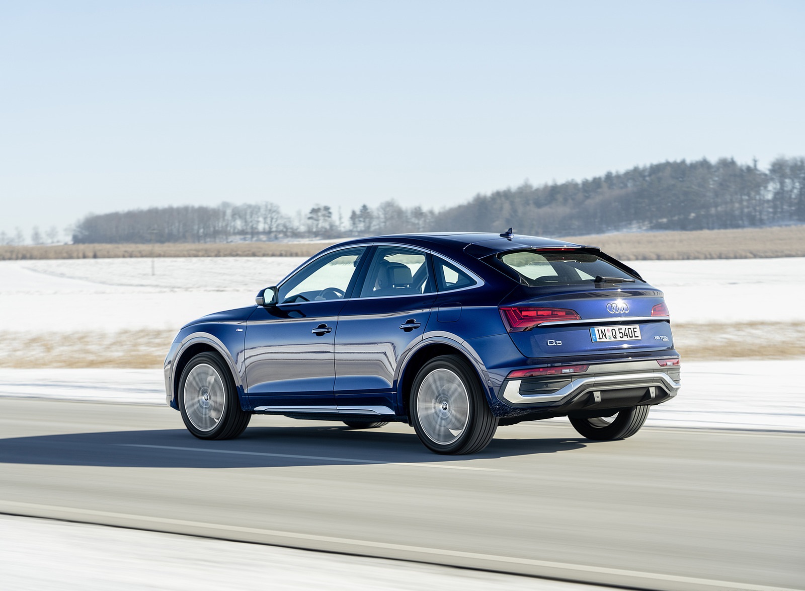 2021 Audi Q5 Sportback TFSI e (Color: Navarra Blue) Rear Three-Quarter Wallpapers (4)