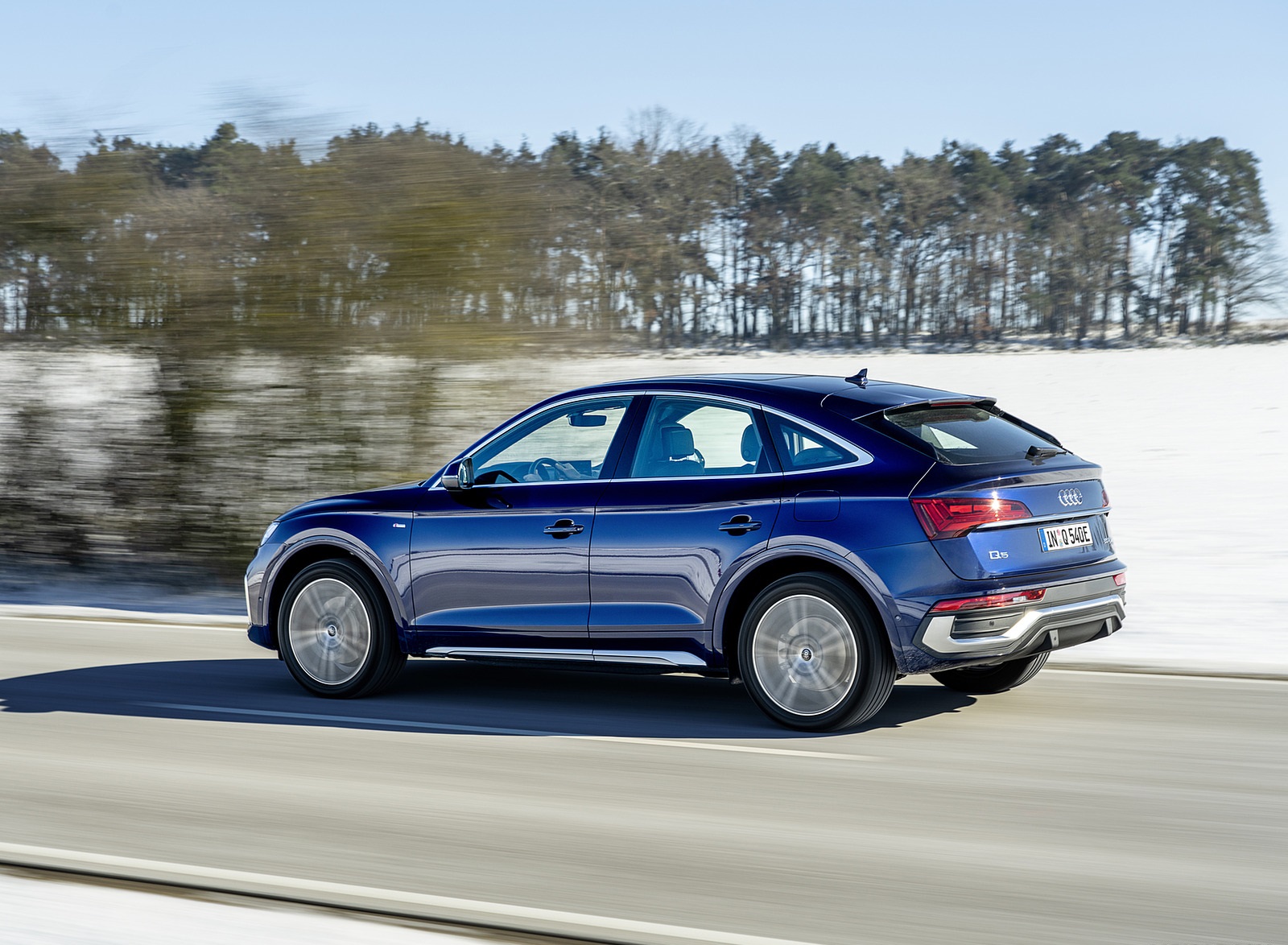 2021 Audi Q5 Sportback TFSI e (Color: Navarra Blue) Rear Three-Quarter Wallpapers (5)