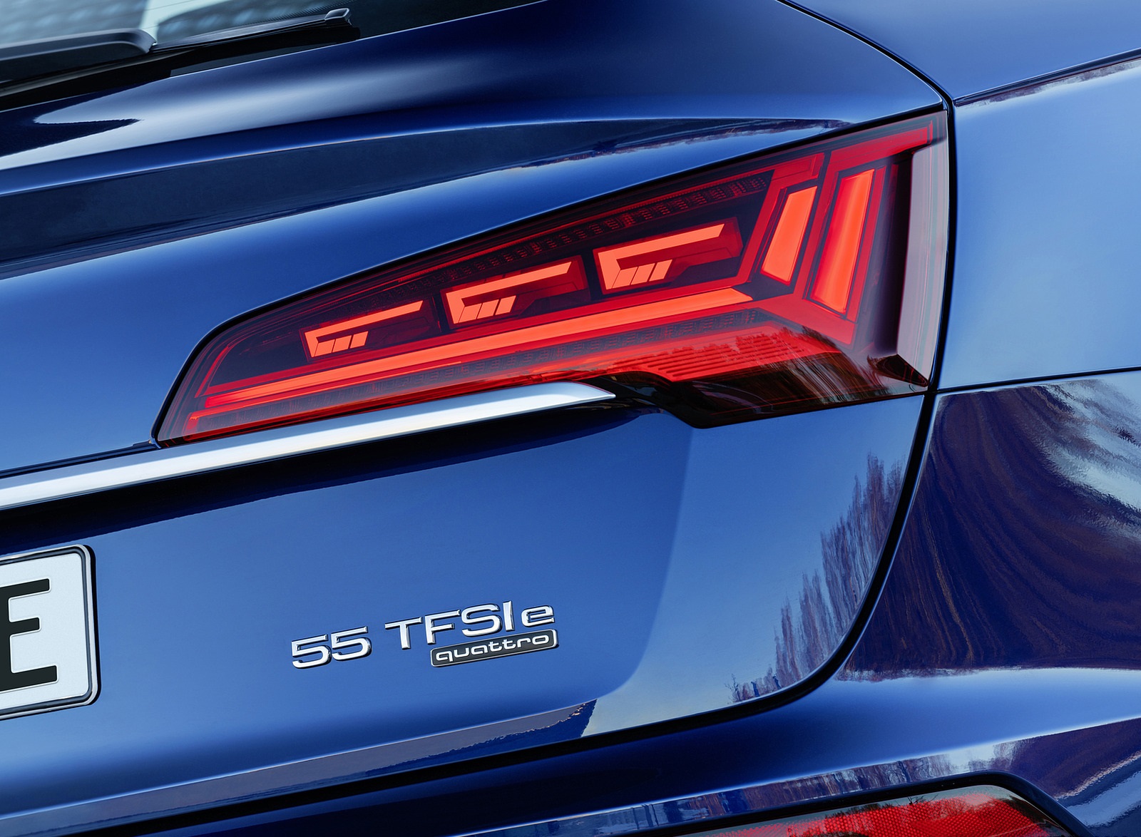 2021 Audi Q5 Sportback TFSI e (Color: Navarra Blue) Tail Light Wallpapers #10 of 11