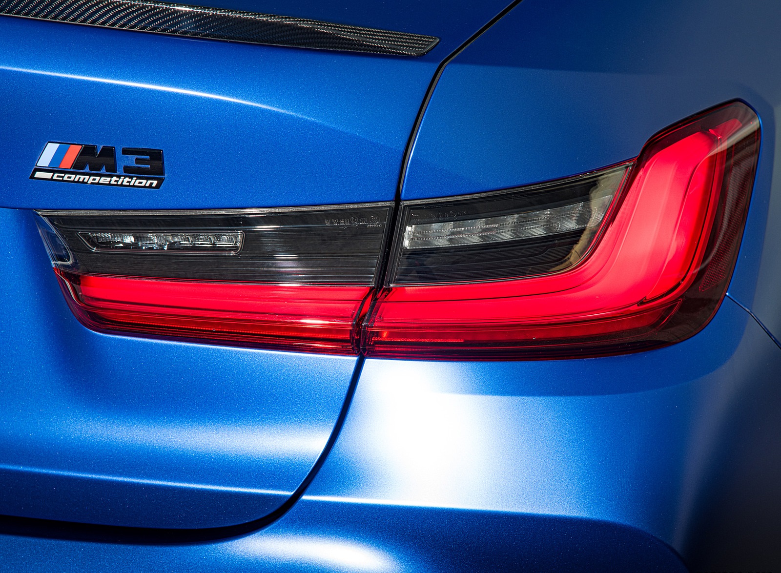 2021 BMW M3 Sedan Competition (Color: Frozen Portimao Blue Metallic) Tail Light Wallpapers #92 of 268