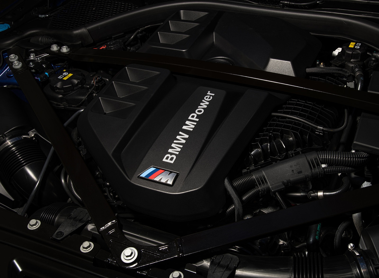 2021 BMW M4 Coupe Competition (Color: Portimao Blue) Engine Wallpapers #69 of 207