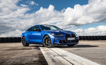 2021 BMW M4 Coupe Competition (Color: Portimao Blue) Front Three-Quarter Wallpapers 450x275 (41)