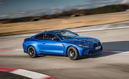 2021 BMW M4 Coupe Competition (Color: Portimao Blue) Front Three-Quarter Wallpapers 450x275 (21)