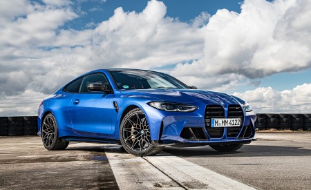 2021 BMW M4 Coupe Competition (Color: Portimao Blue) Front Three-Quarter Wallpapers 450x275 (42)